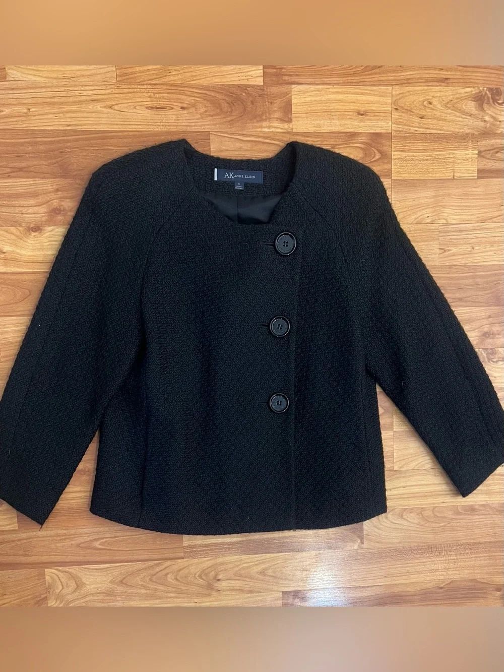 Anne Klein Black Textured Three-Button Cropped Jacket